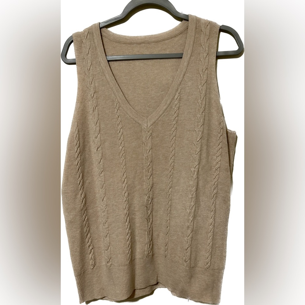 VNeck sleeveless sweater size large🍂🍁